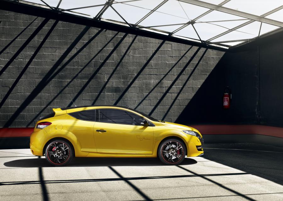  Renault Megane RS Trophy 2011 года  (фото 11 из 16)
